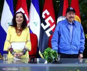 ¡Puño en Alto! ¡Libro Abierto!: 43 aniversario de la Gran Cruzada Nacional de Alfabetización