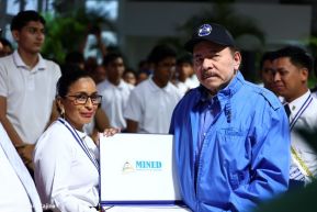 ¡Puño en Alto! ¡Libro Abierto!: 43 aniversario de la Gran Cruzada Nacional de Alfabetización