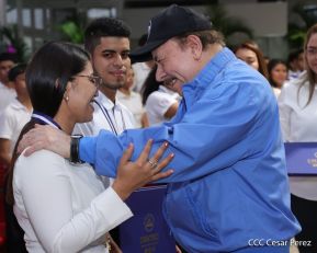 ¡Puño en Alto! ¡Libro Abierto!: 43 aniversario de la Gran Cruzada Nacional de Alfabetización