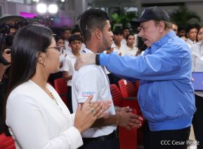 ¡Puño en Alto! ¡Libro Abierto!: 43 aniversario de la Gran Cruzada Nacional de Alfabetización