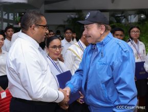 ¡Puño en Alto! ¡Libro Abierto!: 43 aniversario de la Gran Cruzada Nacional de Alfabetización