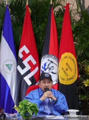 ¡Puño en Alto! ¡Libro Abierto!: 43 aniversario de la Gran Cruzada Nacional de Alfabetización