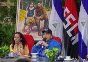 ¡Puño en Alto! ¡Libro Abierto!: 43 aniversario de la Gran Cruzada Nacional de Alfabetización