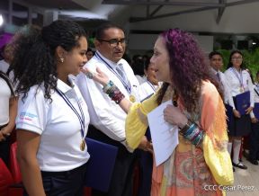 ¡Puño en Alto! ¡Libro Abierto!: 43 aniversario de la Gran Cruzada Nacional de Alfabetización