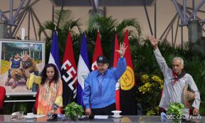 ¡Puño en Alto! ¡Libro Abierto!: 43 aniversario de la Gran Cruzada Nacional de Alfabetización