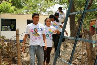 Afectados por sismos en Mateare reciben materiales para la construcción de viviendas