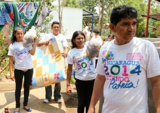 Afectados por sismos en Mateare reciben materiales para la construcción de viviendas