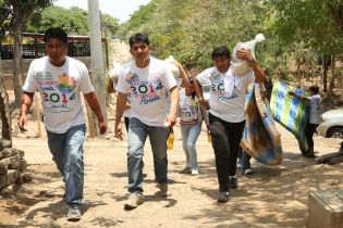 Afectados por sismos en Mateare reciben materiales para la construcción de viviendas
