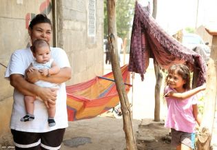 Afectados por sismos en Mateare reciben materiales para la construcción de viviendas