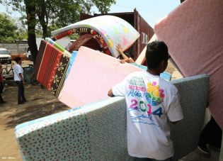 Afectados por sismos en Mateare reciben materiales para la construcción de viviendas