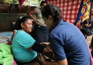 Afectados por sismos en Mateare reciben materiales para la construcción de viviendas