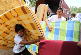 Afectados por sismos en Mateare reciben materiales para la construcción de viviendas