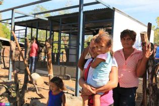 Afectados por sismos en Mateare reciben materiales para la construcción de viviendas