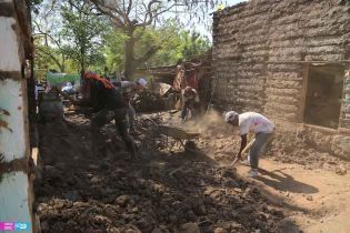 Afectados por sismos en Mateare reciben materiales para la construcción de viviendas