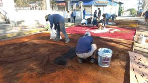 Alfombras Pasionarias: Arte que brota de las manos de un Pueblo de Fé, un Pueblo Cristiano