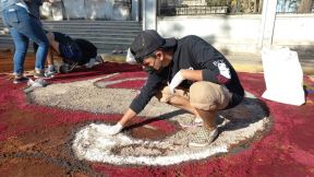 Alfombras Pasionarias: Arte que brota de las manos de un Pueblo de Fé, un Pueblo Cristiano