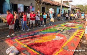 Alfombras Pasionarias: Arte que brota de las manos de un Pueblo de Fé, un Pueblo Cristiano