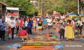 Alfombras Pasionarias: Arte que brota de las manos de un Pueblo de Fé, un Pueblo Cristiano