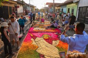Alfombras Pasionarias: Arte que brota de las manos de un Pueblo de Fé, un Pueblo Cristiano