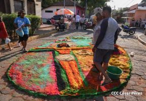 Alfombras Pasionarias: Arte que brota de las manos de un Pueblo de Fé, un Pueblo Cristiano