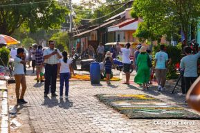 Alfombras Pasionarias: Arte que brota de las manos de un Pueblo de Fé, un Pueblo Cristiano