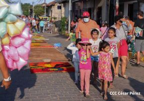 Alfombras Pasionarias: Arte que brota de las manos de un Pueblo de Fé, un Pueblo Cristiano
