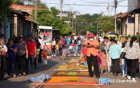 Alfombras Pasionarias: Arte que brota de las manos de un Pueblo de Fé, un Pueblo Cristiano