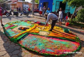 Alfombras Pasionarias: Arte que brota de las manos de un Pueblo de Fé, un Pueblo Cristiano