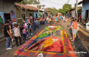 Alfombras Pasionarias: Arte que brota de las manos de un Pueblo de Fé, un Pueblo Cristiano