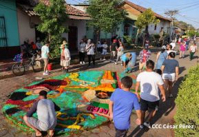 Alfombras Pasionarias: Arte que brota de las manos de un Pueblo de Fé, un Pueblo Cristiano