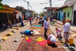Alfombras Pasionarias: Arte que brota de las manos de un Pueblo de Fé, un Pueblo Cristiano