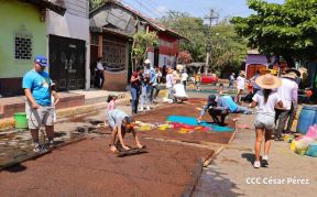 Alfombras Pasionarias: Arte que brota de las manos de un Pueblo de Fé, un Pueblo Cristiano