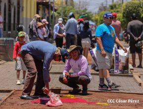 Alfombras Pasionarias: Arte que brota de las manos de un Pueblo de Fé, un Pueblo Cristiano