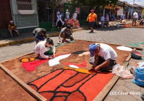 Alfombras Pasionarias: Arte que brota de las manos de un Pueblo de Fé, un Pueblo Cristiano