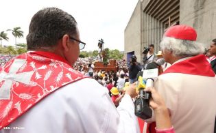 Cardenal Brenes participa en Viacrucis Penitencial