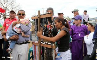 Cardenal Brenes participa en Viacrucis Penitencial