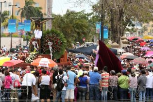 Cardenal Brenes participa en Viacrucis Penitencial