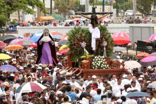 Cardenal Brenes participa en Viacrucis Penitencial