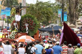 Cardenal Brenes participa en Viacrucis Penitencial