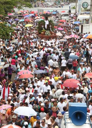 Cardenal Brenes participa en Viacrucis Penitencial