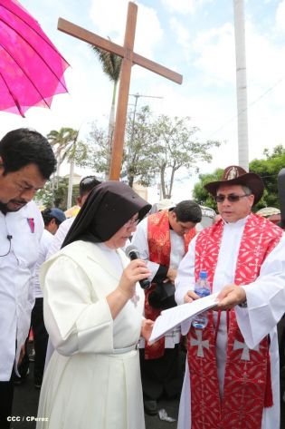 Cardenal Brenes participa en Viacrucis Penitencial