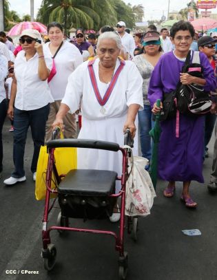Cardenal Brenes participa en Viacrucis Penitencial