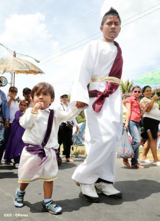 Cardenal Brenes participa en Viacrucis Penitencial