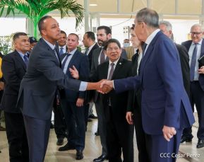 Presidente Daniel Ortega y Vicepresidenta Rosario Murillo en encuentro con Canciller de Rusia, Serguéi Lavrov