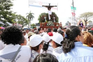 Cardenal Brenes participa en Viacrucis Penitencial
