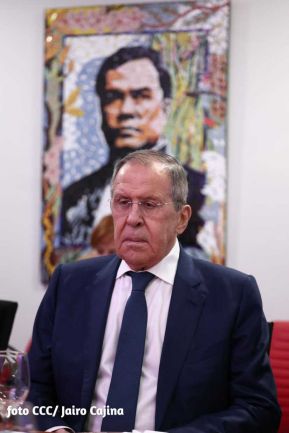 Presidente Daniel Ortega y Vicepresidenta Rosario Murillo en encuentro con Canciller de Rusia, Serguéi Lavrov