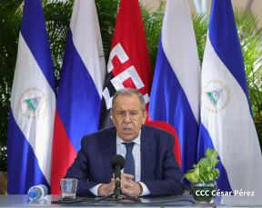 Presidente Daniel Ortega y Vicepresidenta Rosario Murillo en encuentro con Canciller de Rusia, Serguéi Lavrov