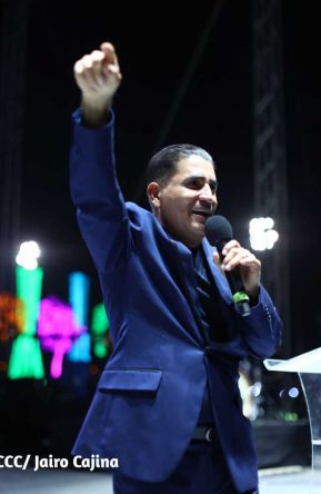 Noche de avivamiento y adoración en la vigilia de Ríos de Agua Viva