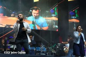 Noche de avivamiento y adoración en la vigilia de Ríos de Agua Viva