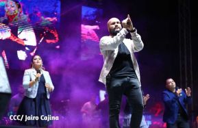 Noche de avivamiento y adoración en la vigilia de Ríos de Agua Viva